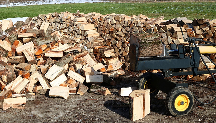 Pictures taken at a Ramoneur Magog customer who was splitting wood.